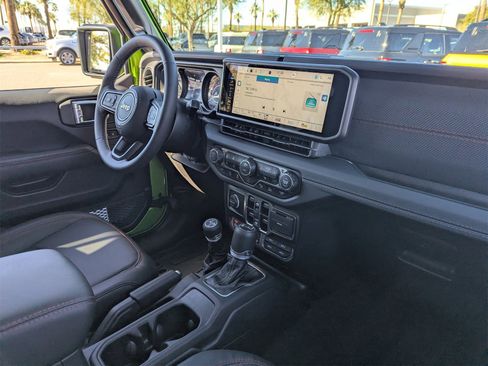 Used 2025 Jeep Gladiator Rubicon image 12