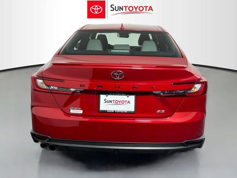 Used 2025 Toyota Camry SE w/ Convenience Package FWD image 4