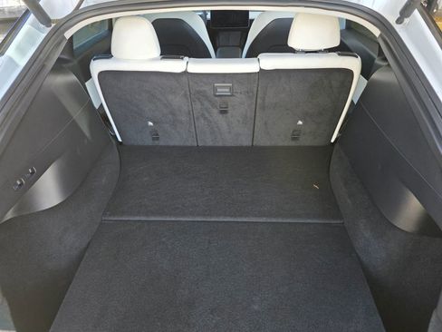 Used 2021 Tesla Model Y Long Range image 37