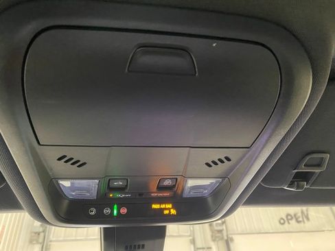 Used 2023 Chevrolet Equinox RS image 39