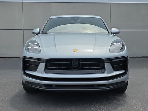 Certified 2023 Porsche Macan AWD/4WD image 10
