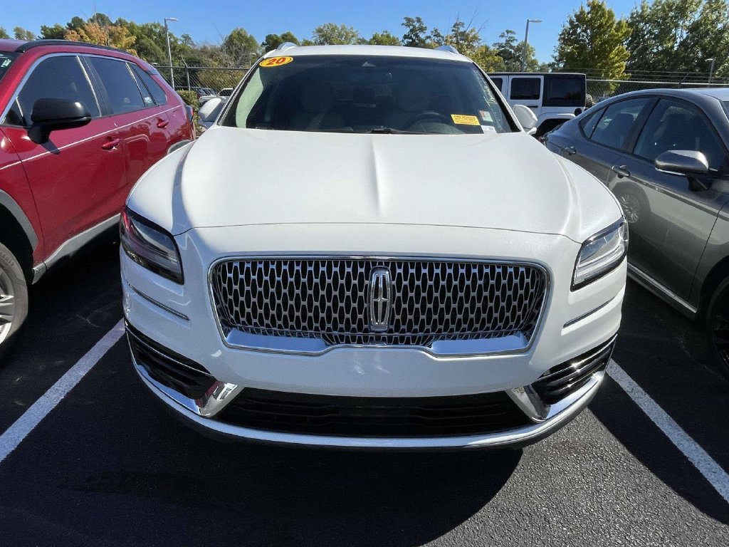 Used 2020 Lincoln Nautilus FWD image 2