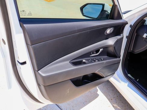 New 2026 Hyundai Elantra SE FWD image 11