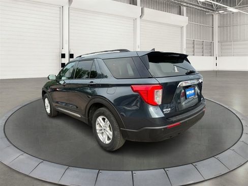 Used 2022 Ford Explorer XLT AWD/4WD image 2