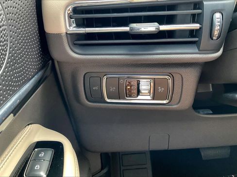 Used 2023 Lincoln Corsair Reserve FWD image 32