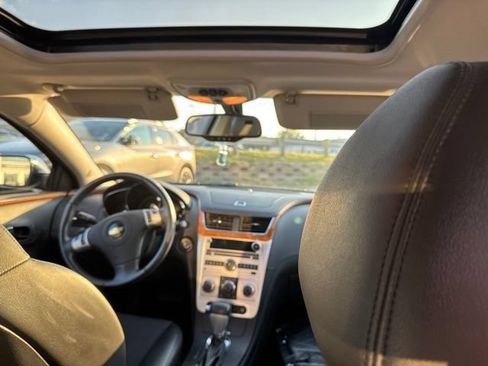 Used 2010 Chevrolet Malibu LT w/ HFV6 Engine Package FWD image 2