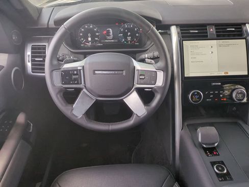 Certified 2025 Land Rover Discovery S image 23