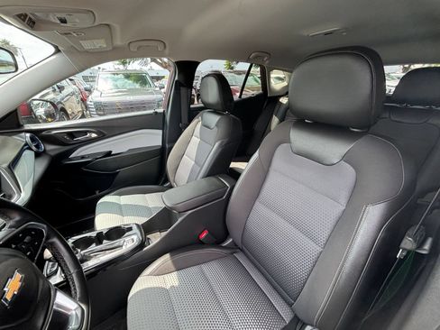 Used 2025 Chevrolet Trax LT w/ LT Convenience Package FWD image 31