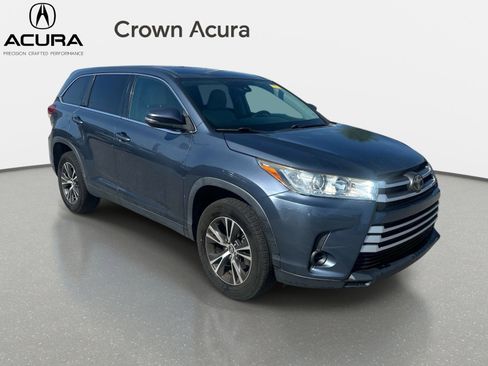 Used 2019 Toyota Highlander LE FWD image 9