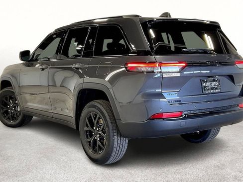 New 2025 Jeep Grand Cherokee Altitude image 5