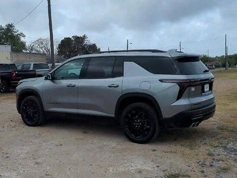 Used 2025 Chevrolet Traverse LT w/ Midnight/Sport Edition image 6