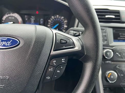 Used 2017 Ford Fusion SE FWD image 14