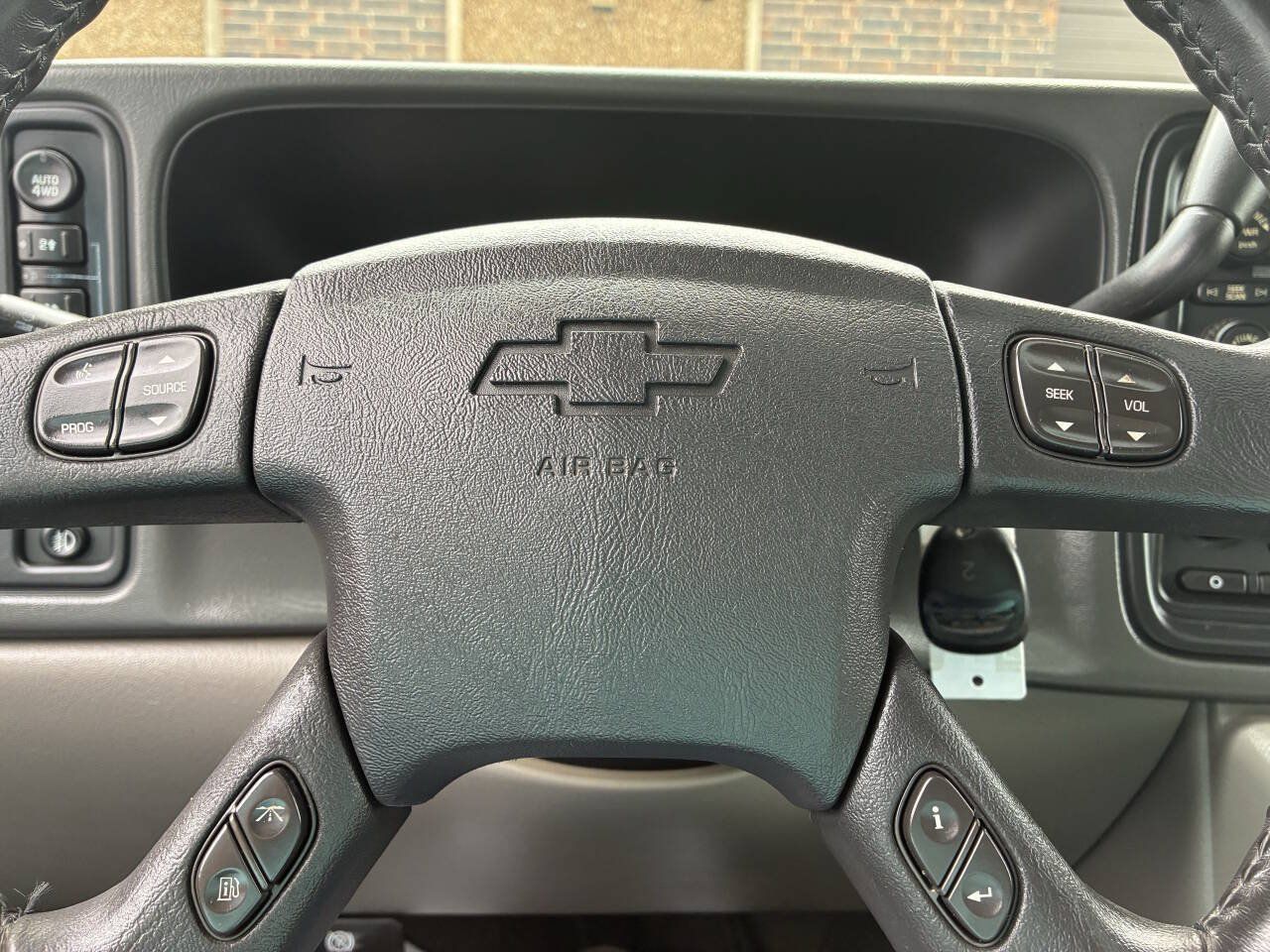 Used 2005 Chevrolet Avalanche Z71 w/ Preferred Equipment Group AWD/4WD image 18