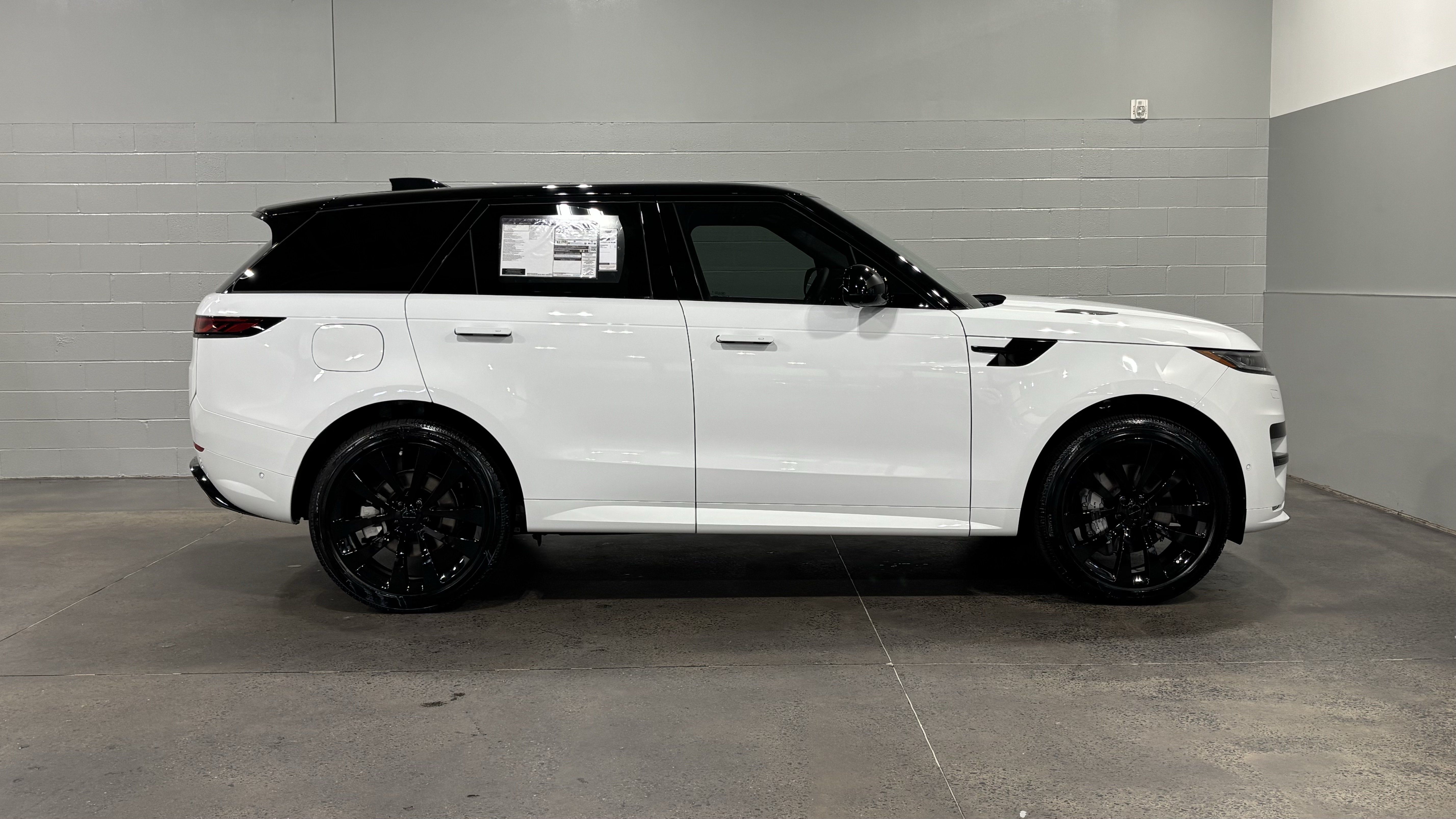 New 2026 Land Rover Range Rover Sport Dynamic SE AWD/4WD image 13