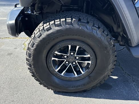 Used 2025 Jeep Wrangler Willys image 13