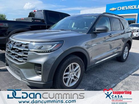 Used 2025 Ford Explorer Active AWD/4WD image 1