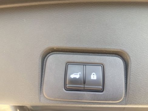 Used 2024 Nissan Rogue SV w/ SV Premium Package image 35