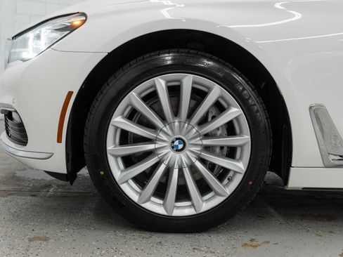 Used 2018 BMW 740i xDrive AWD/4WD image 40