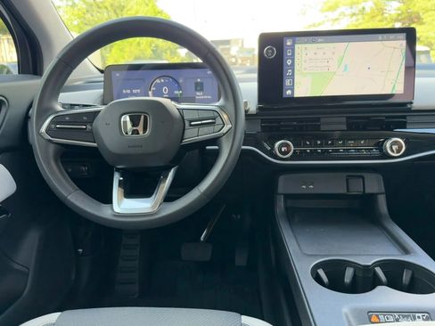 Used 2024 Honda Prologue EX image 11