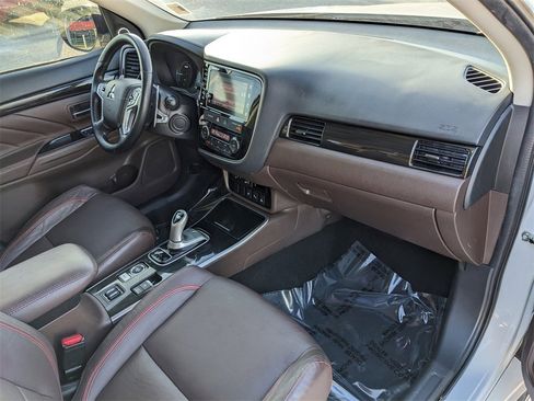 Used 2018 Mitsubishi Outlander GT image 16
