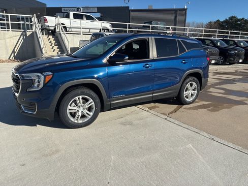 Used 2023 GMC Terrain SLE w/ Driver Convenience Package image 1