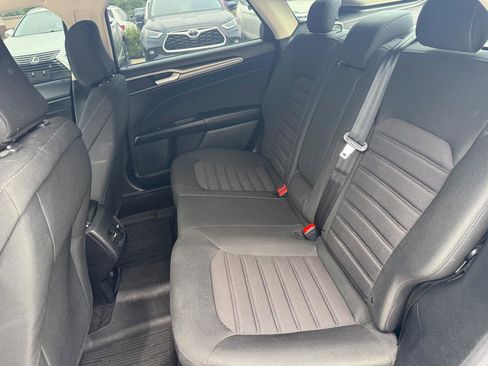 Used 2020 Ford Fusion SE FWD image 14