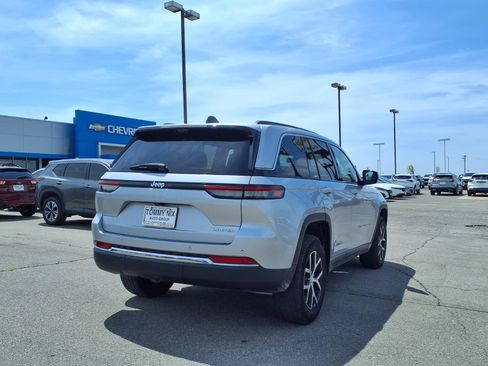 Used 2025 Jeep Grand Cherokee Limited w/ Luxury Tech Group II RWD image 20