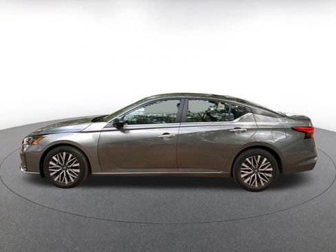 Used 2025 Nissan Altima 2.5 SV image 4