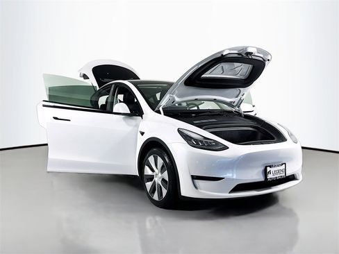Used 2021 Tesla Model Y Long Range image 34