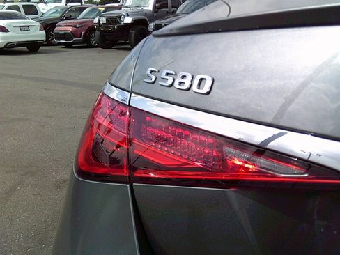 Used 2022 Mercedes-Benz S 580 4MATIC Sedan image 7