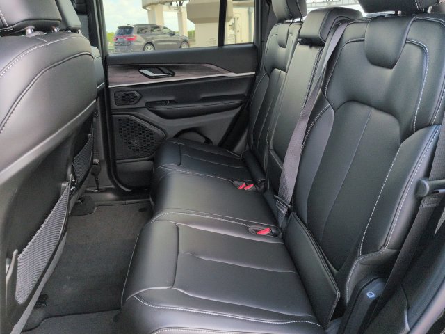 New 2027 Jeep Grand Cherokee Limited w/ Trailer Tow Package AWD/4WD image 14