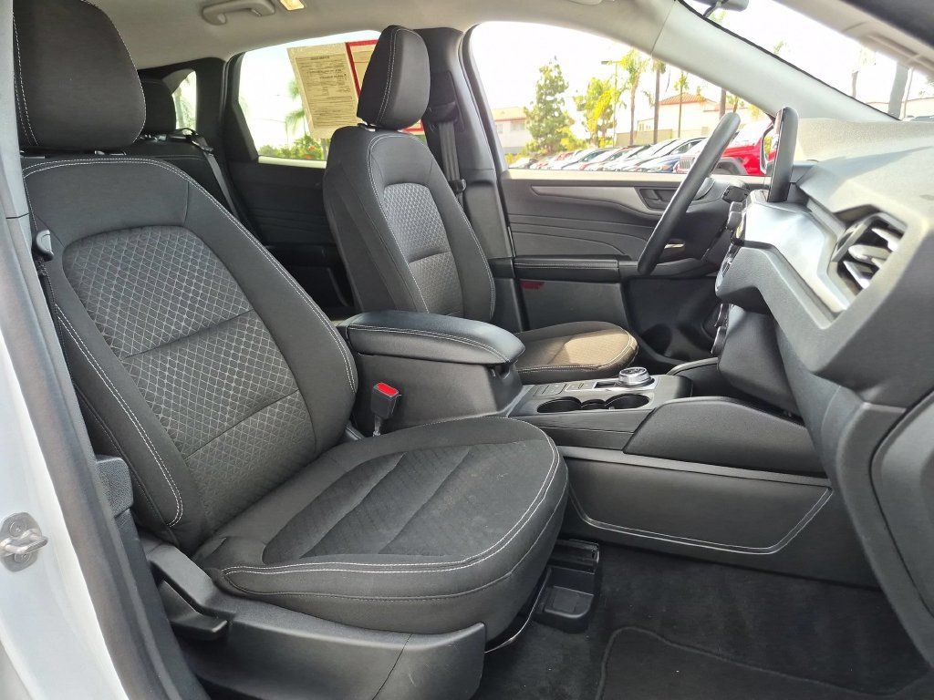 Used 2025 Ford Escape Active AWD/4WD image 31
