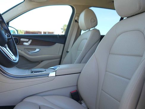Used 2022 Mercedes-Benz GLC 300 image 11