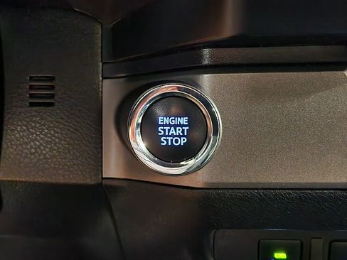 Used 2020 Toyota Tacoma TRD Sport w/ Technology Package image 40