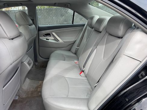 Used 2011 Toyota Camry SE w/ SE/XLE Extra-Value Pkg image 11