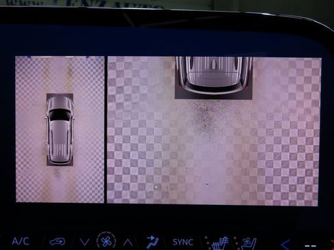 Used 2024 Chevrolet Traverse RS image 20