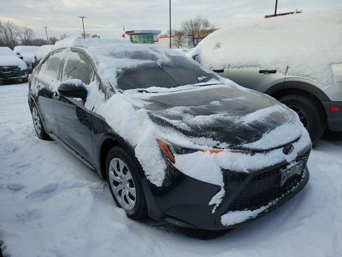 Used 2022 Toyota Corolla LE image 3