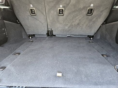 Used 2021 Jeep Wrangler Sport S image 32