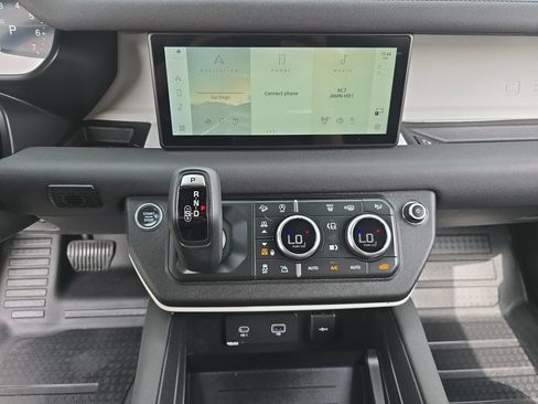 Used 2022 Land Rover Defender 110 SE AWD/4WD image 21