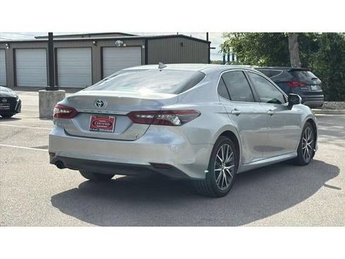 Used 2021 Toyota Camry XLE w/ Cold Weather Package FWD image 6