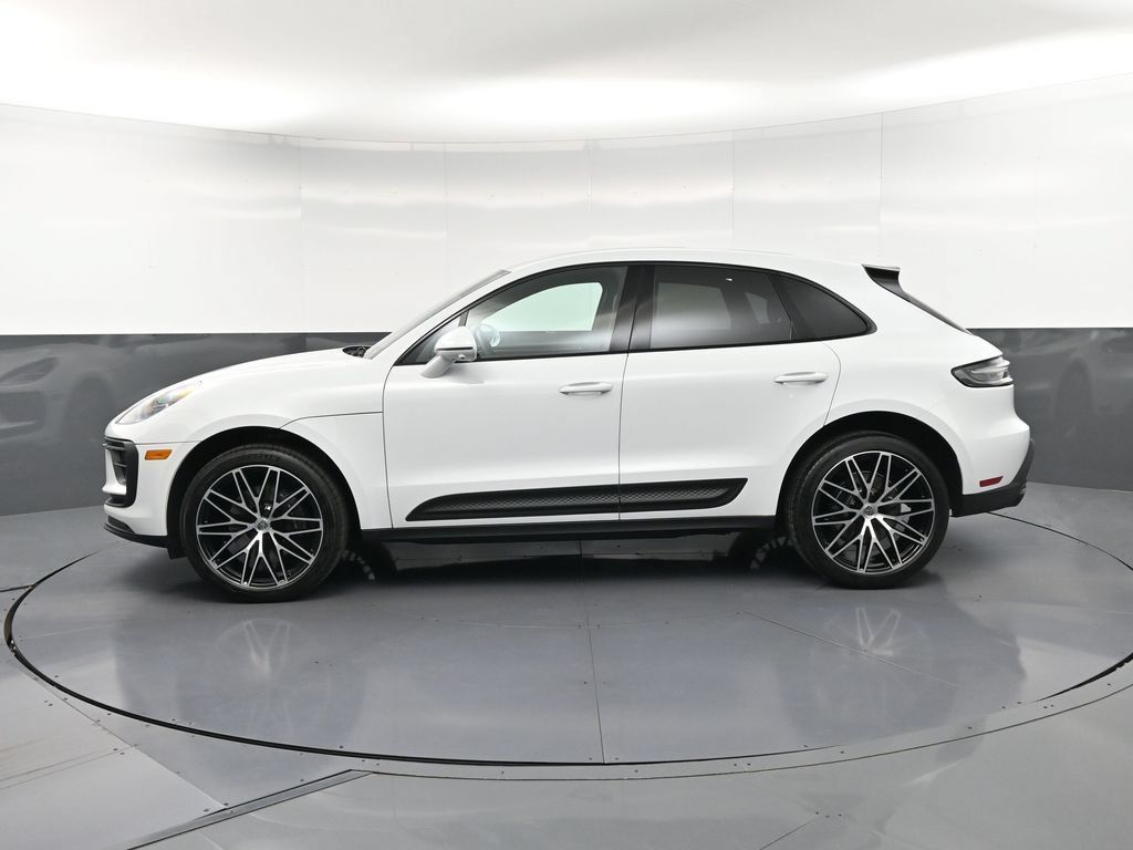 Certified 2026 Porsche Macan AWD/4WD image 2