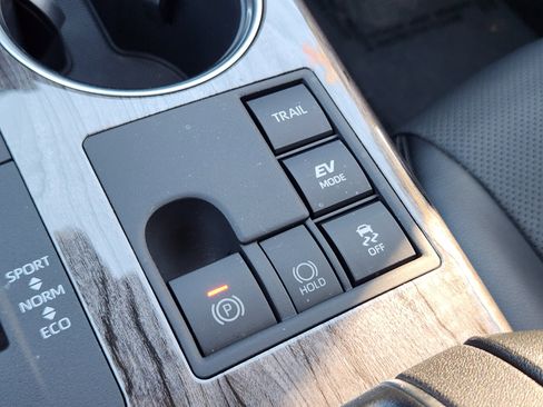 Used 2025 Toyota Highlander Platinum image 26