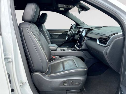 Used 2024 GMC Acadia Denali image 29