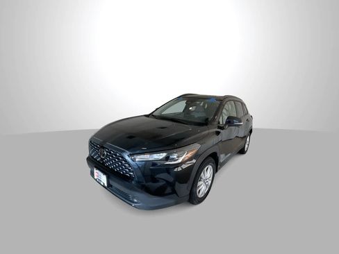Used 2023 Toyota Corolla Cross LE w/ Moonroof Package AWD/4WD image 4