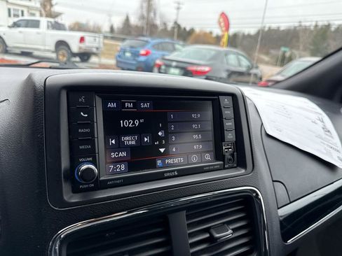 Used 2019 Dodge Grand Caravan SXT FWD image 17