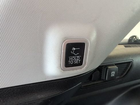 Used 2023 Jeep Grand Cherokee Limited AWD/4WD image 35