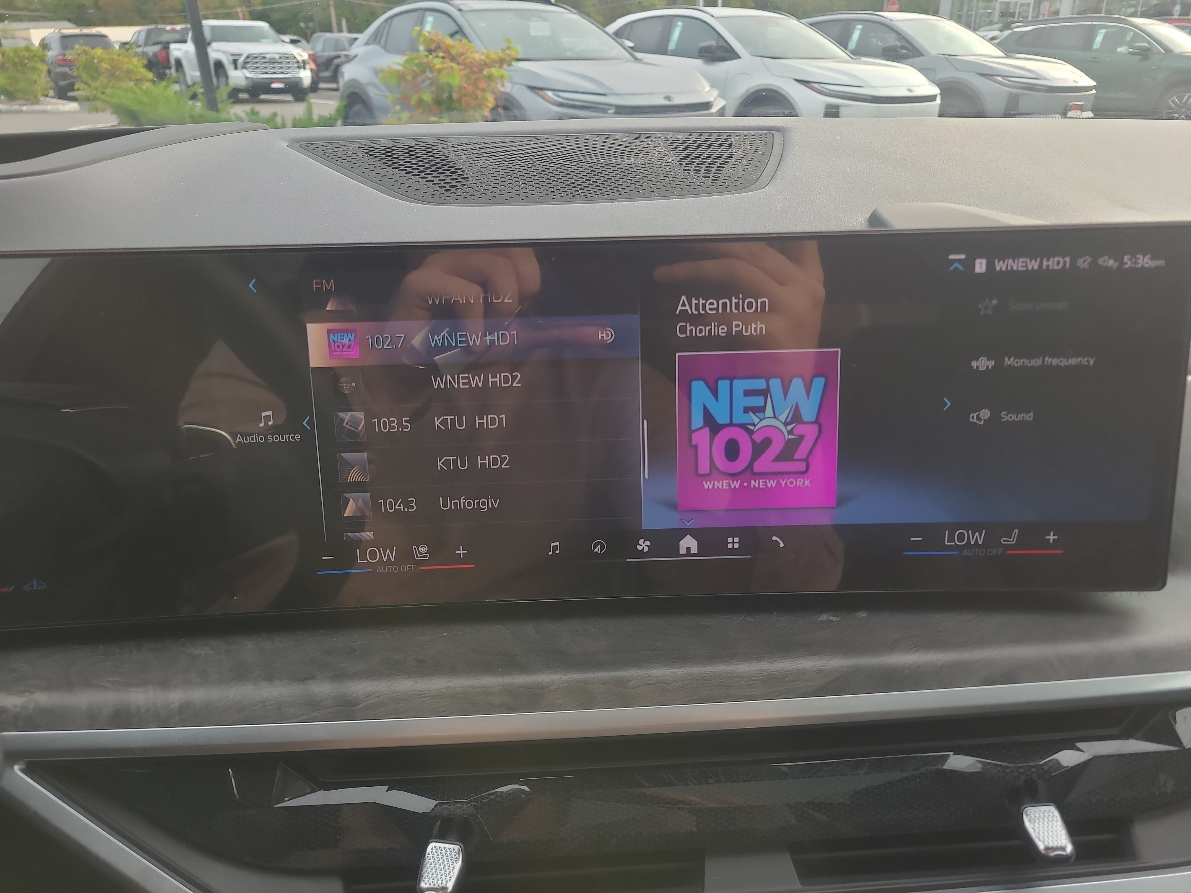 Used 2024 BMW X7 xDrive40i w/ Premium Package AWD/4WD image 28