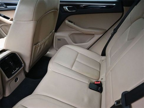 Used 2019 Porsche Macan image 20