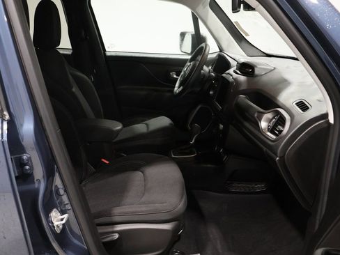 Used 2023 Jeep Renegade Latitude w/ Premium Group image 21