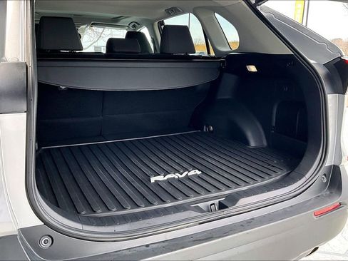 Certified 2022 Toyota RAV4 XLE w/ Convenience Package image 23